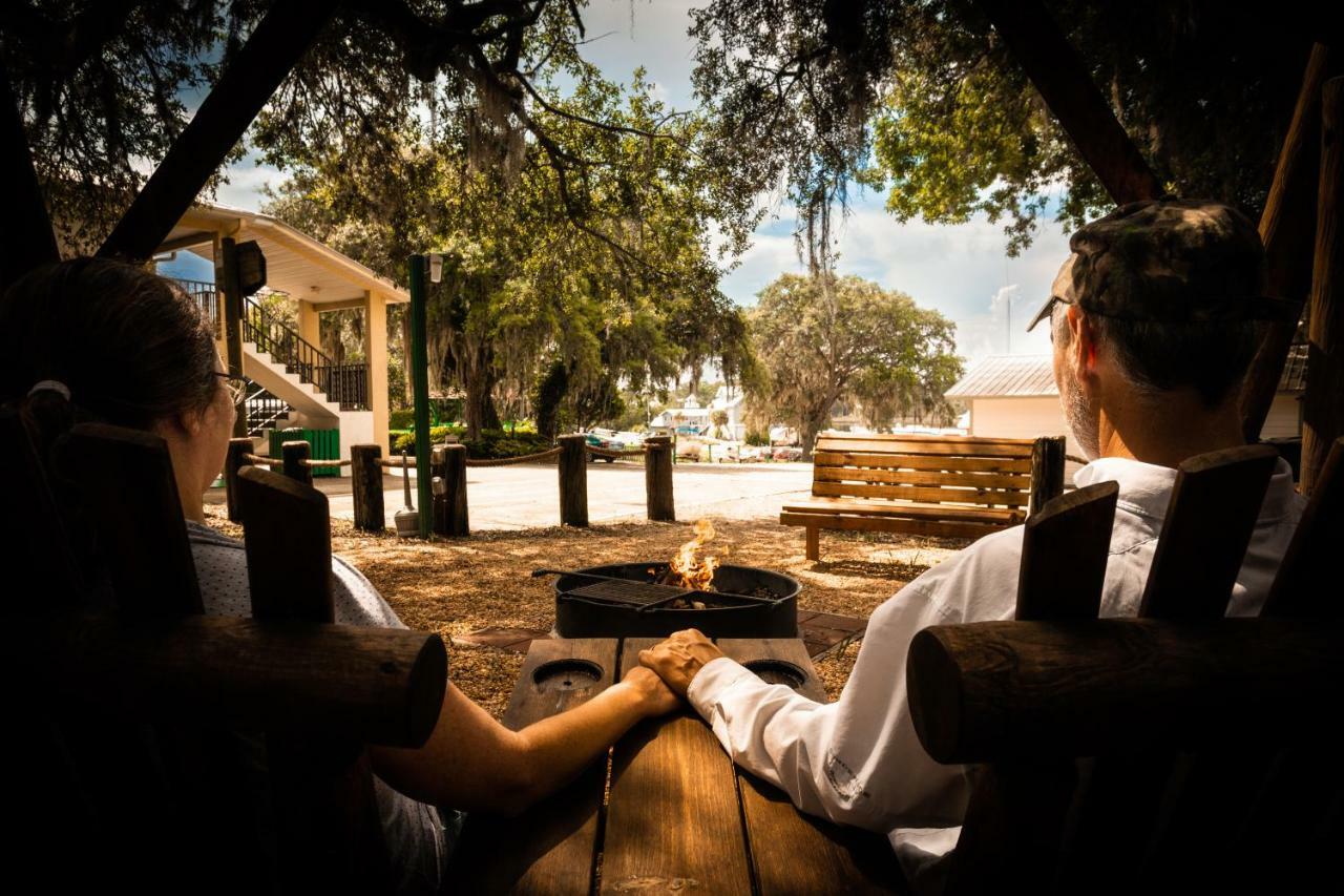 Steinhatchee River Inn And Marina Extérieur photo